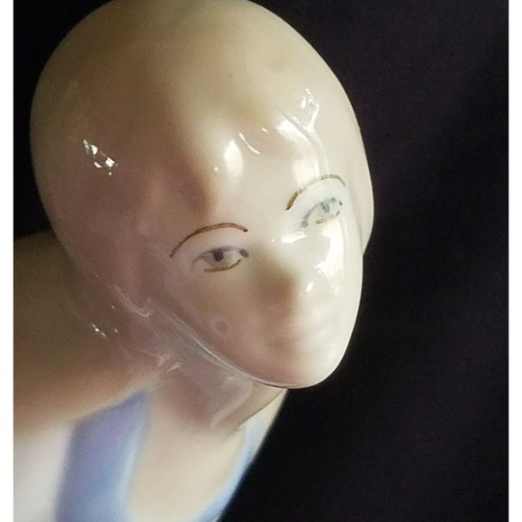 Vtg 9" Spanish Porcelain Figurine Lady leaning for a kiss marked 07.6.76 Nadal? - Picture 6 of 10